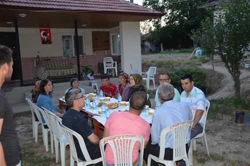 Kaymakamımız Sn. Hatice Cemre İNCESU Kadıköy Mahallesinde İftar Yemeğine Katıldı